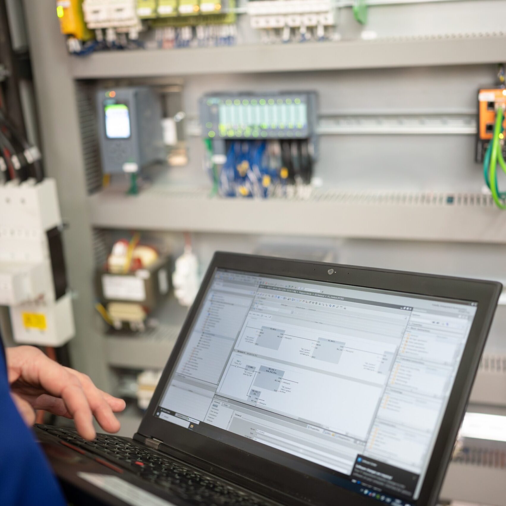 Service- Automation Controls AdobeStock 687564787